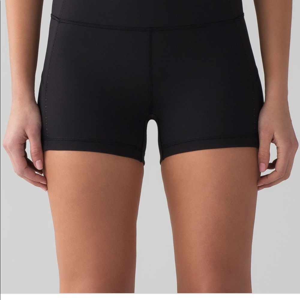 Lululemon smooth stride hot short 8 - Picture 2 of 8